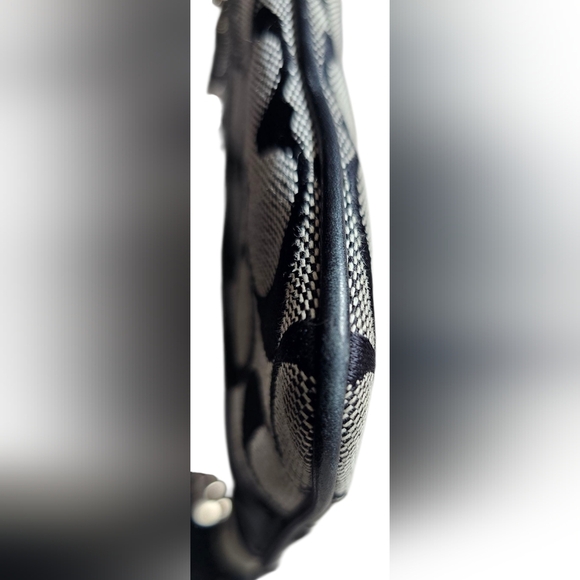 Coach Vintage Signature C Canvas/leather Wristlet/clutch In Black, White & Green - Picture 4 of 10